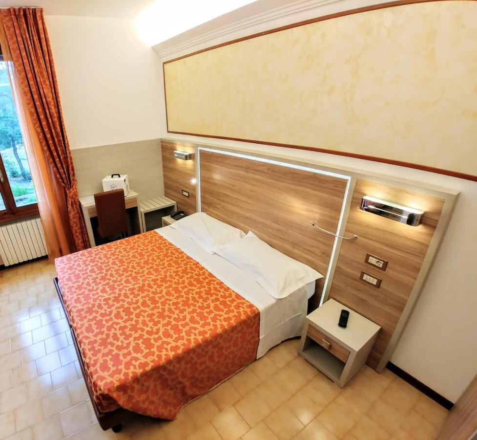Hotel Carancini ซัลโซมัจโจเรแตร์เม ภายนอก รูปภาพ