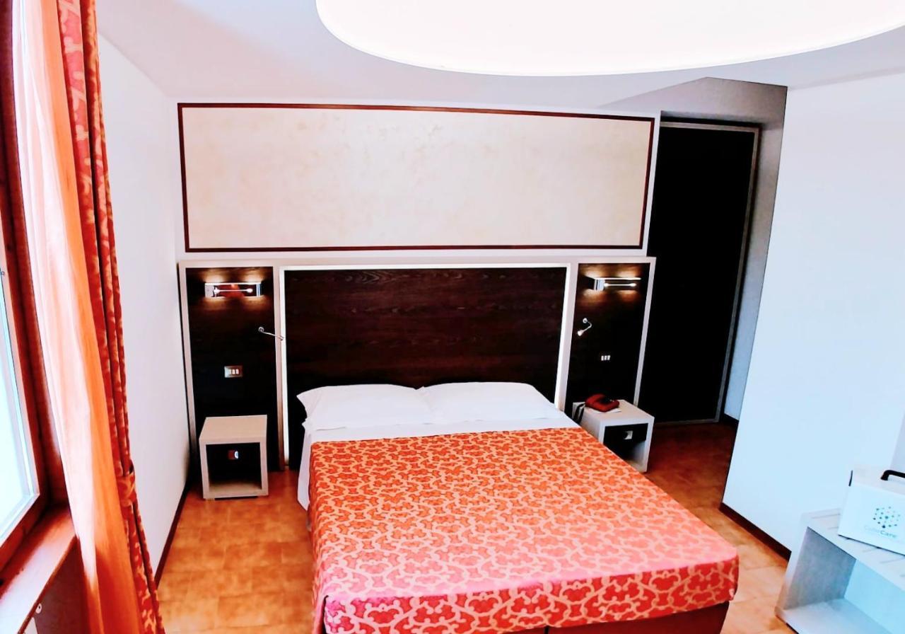 Hotel Carancini ซัลโซมัจโจเรแตร์เม ภายนอก รูปภาพ