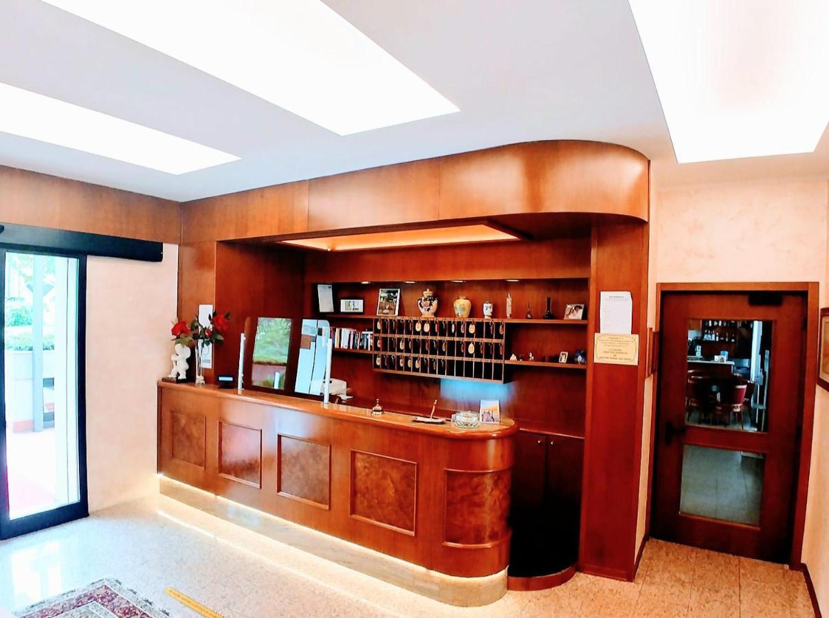 Hotel Carancini ซัลโซมัจโจเรแตร์เม ภายนอก รูปภาพ