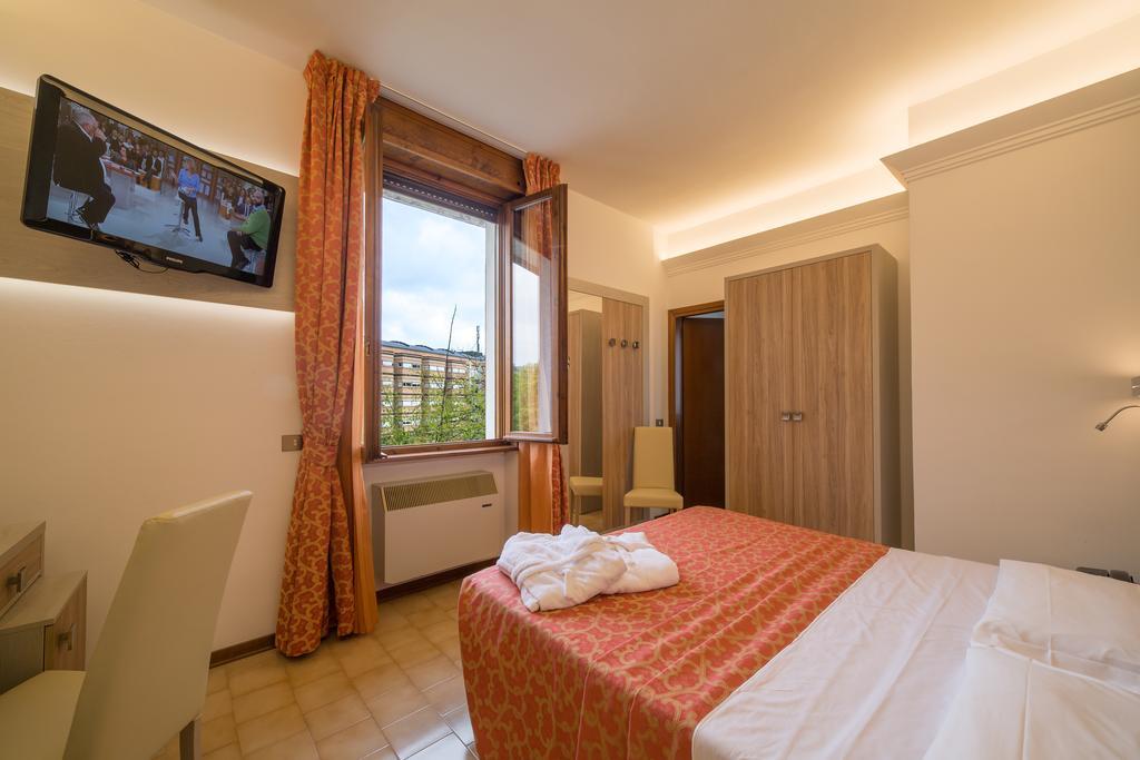 Hotel Carancini ซัลโซมัจโจเรแตร์เม ภายนอก รูปภาพ