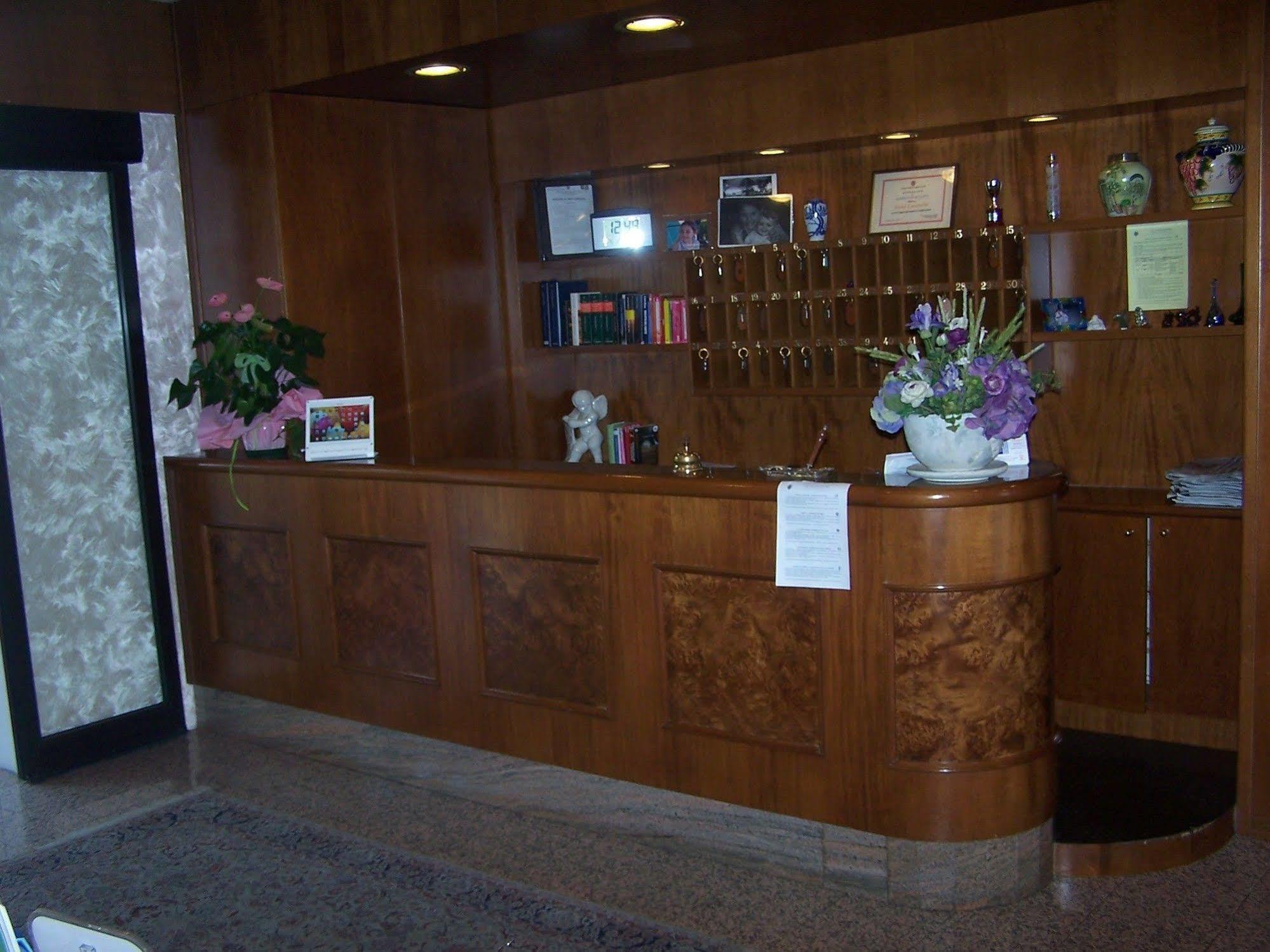 Hotel Carancini ซัลโซมัจโจเรแตร์เม ภายนอก รูปภาพ