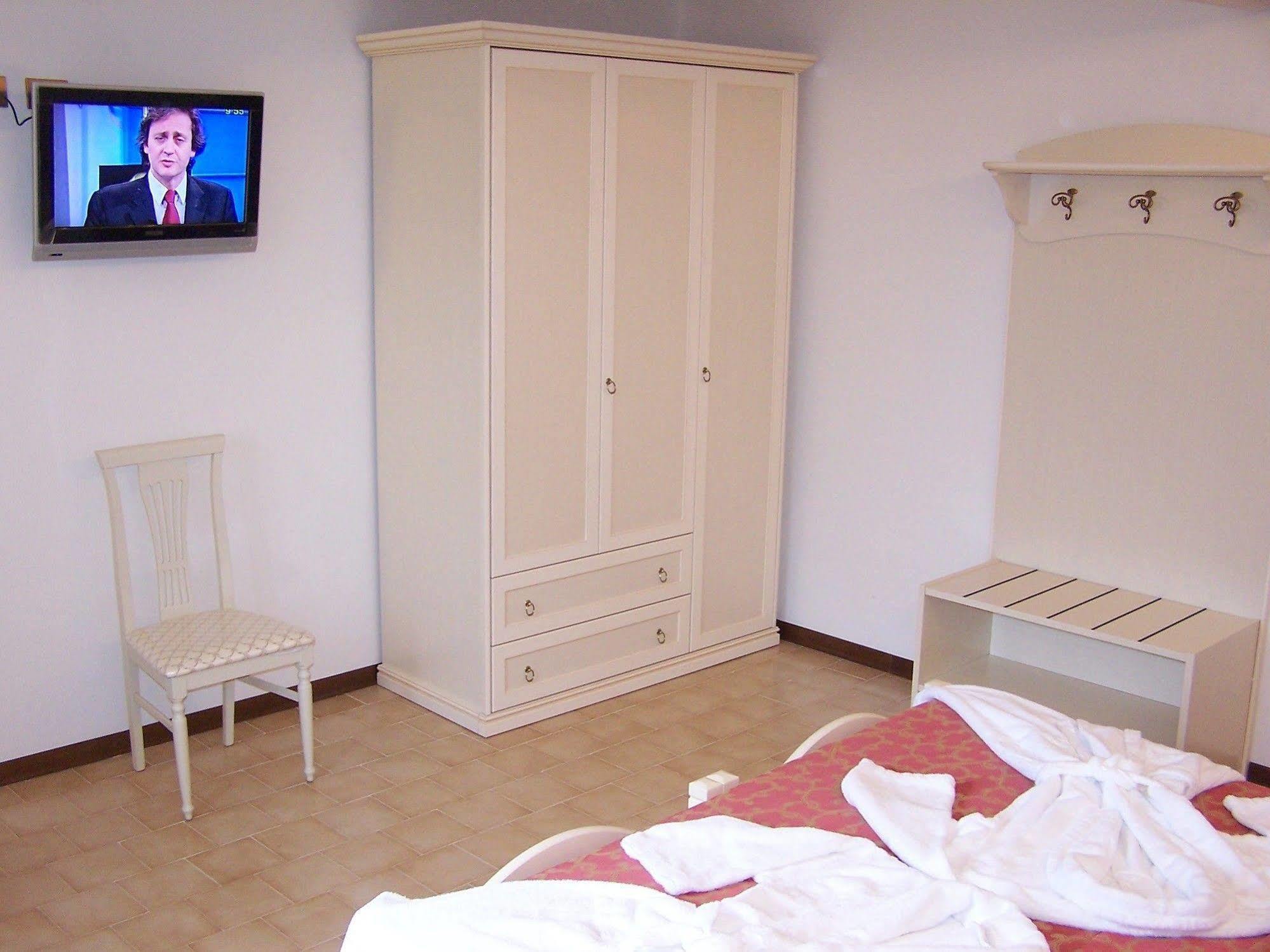 Hotel Carancini ซัลโซมัจโจเรแตร์เม ภายนอก รูปภาพ